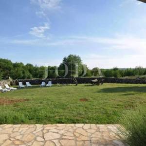 Kuća s dva apartmana u prirodi, okolica Vrbnika