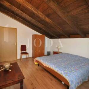 Kuća s dva apartmana u prirodi, okolica Vrbnika
