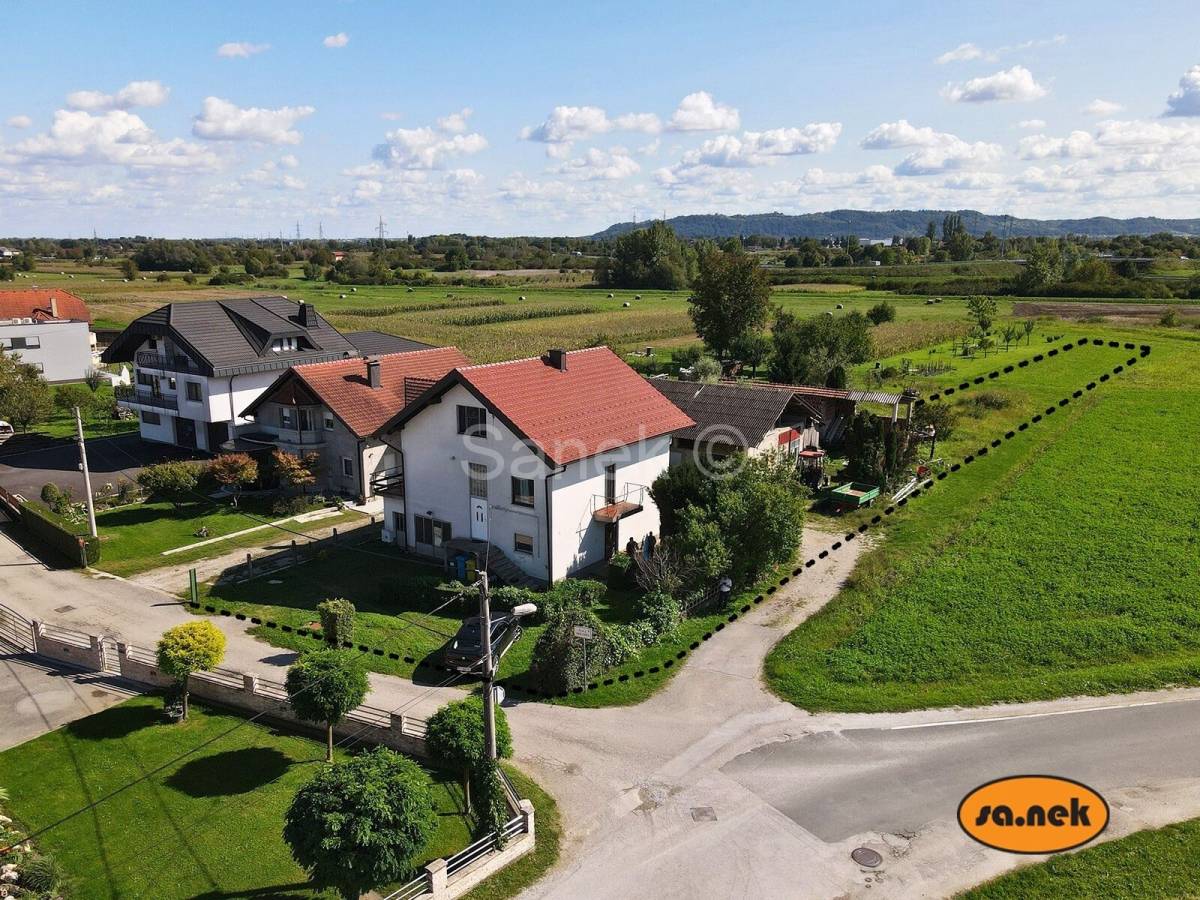 Kuća s dvije stambene jedinice u okolici Samobora