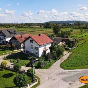 Kuća s dvije stambene jedinice u okolici Samobora