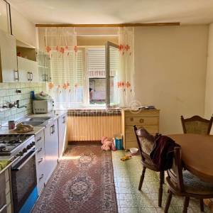 Kuća s dvije stambene jedinice u okolici Samobora