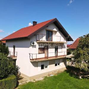 Kuća s dvije stambene jedinice u okolici Samobora