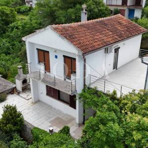 Kuća s pogledom na more i dvjema garažama – Klenovica