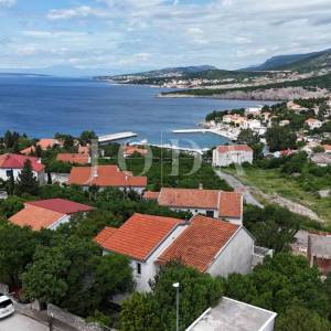 Kuća s pogledom na more i dvjema garažama – Klenovica