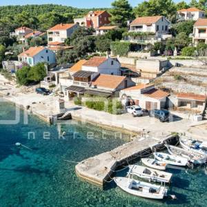 Kuća s potencijalom na atraktivnoj lokaciji uz more,uvala Tri Porte, Korčula