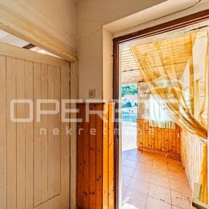 Kuća s potencijalom na atraktivnoj lokaciji uz more,uvala Tri Porte, Korčula