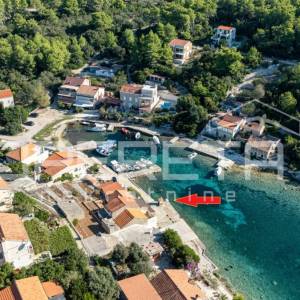 Kuća s potencijalom na atraktivnoj lokaciji uz more,uvala Tri Porte, Korčula
