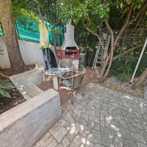 Kuća sa 3 jedinice 200m od mora