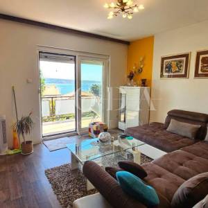 Kuća sa 3 jedinice 200m od mora