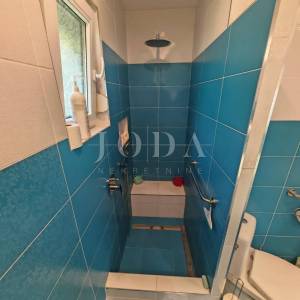 Kuća sa 3 jedinice 200m od mora