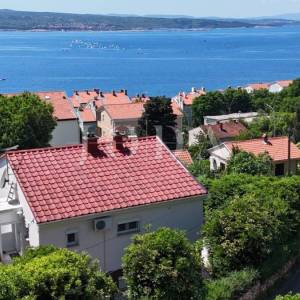Kuća sa 3 jedinice 200m od mora