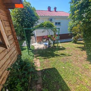 Kuća sa 3 jedinice 200m od mora