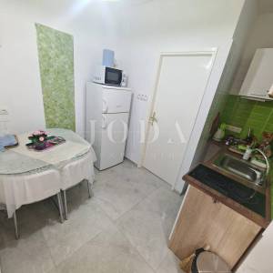 Kuća sa 3 jedinice 200m od mora