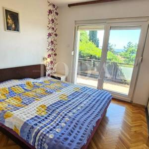 Kuća sa 3 jedinice 200m od mora