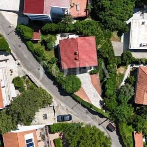 Kuća sa 3 jedinice 200m od mora