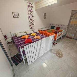 Kuća sa 3 jedinice 200m od mora
