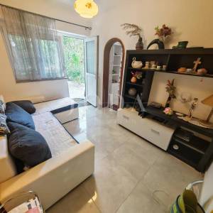 Kuća sa 3 jedinice 200m od mora