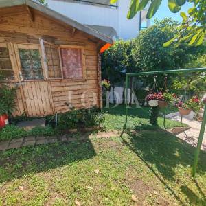 Kuća sa 3 jedinice 200m od mora