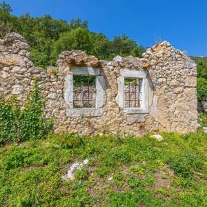 Kuća sa 4000m2 zemljišta