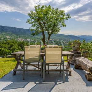Kuća sa 4000m2 zemljišta