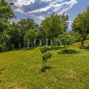 Kuća sa 4000m2 zemljišta