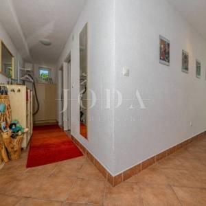 Kuća sa 4000m2 zemljišta