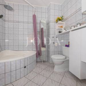 Kuća sa 4000m2 zemljišta