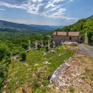 Kuća sa 4000m2 zemljišta
