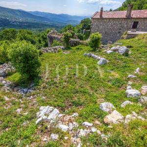 Kuća sa 4000m2 zemljišta