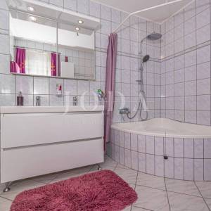 Kuća sa 4000m2 zemljišta