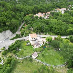 Kuća sa 4000m2 zemljišta