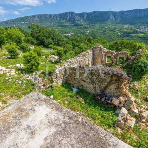 Kuća sa 4000m2 zemljišta
