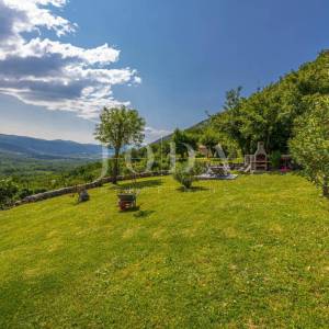 Kuća sa 4000m2 zemljišta