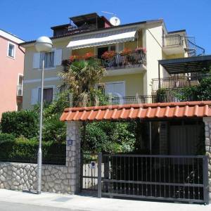 Kuća sa 5 apartmana