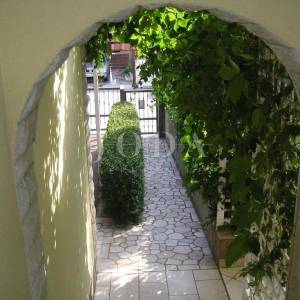 Kuća sa 5 apartmana