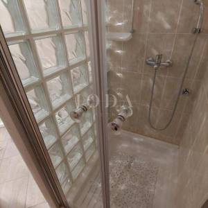 Kuća sa 5 apartmana