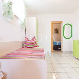 Kuća sa 6 apartmana i bazenom
