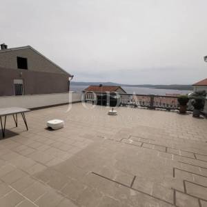 Kuća sa 6 apartmana i bazenom