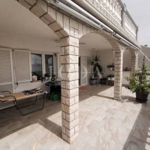 Kuća sa 6 apartmana i bazenom