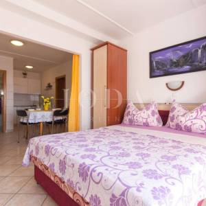 Kuća sa 6 apartmana i bazenom