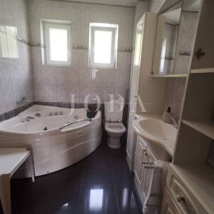 Kuća sa 6 apartmana i bazenom