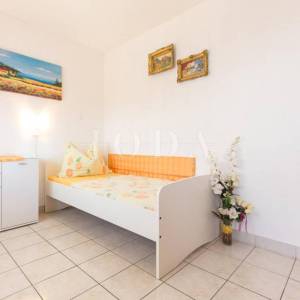 Kuća sa 6 apartmana i bazenom