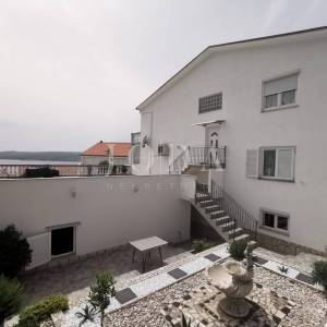 Kuća sa 6 apartmana i bazenom