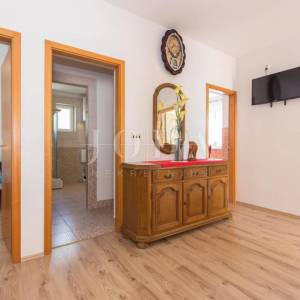 Kuća sa 6 apartmana i bazenom