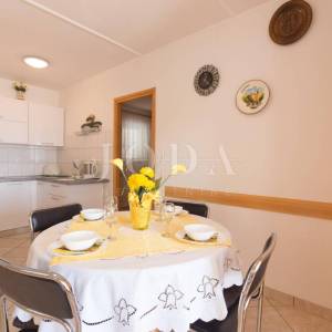 Kuća sa 6 apartmana i bazenom