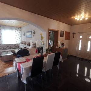 Kuća sa 6 apartmana i bazenom