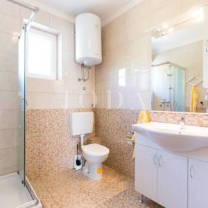 Kuća sa 6 apartmana i bazenom