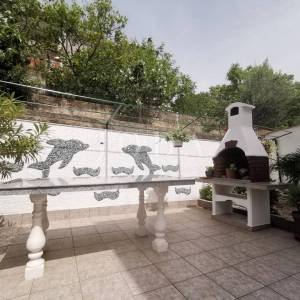 Kuća sa 6 apartmana i bazenom