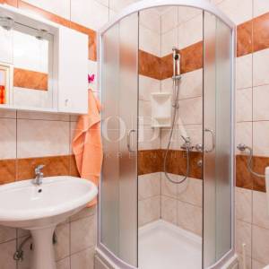 Kuća sa 6 apartmana i bazenom