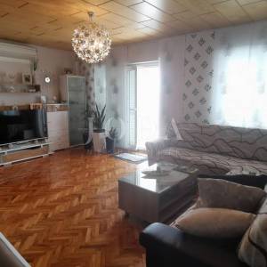 Kuća sa 6 apartmana i bazenom